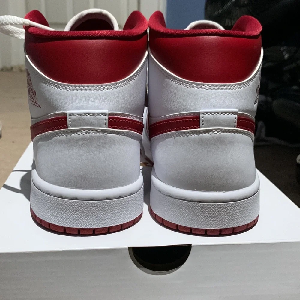 2022 Wmns Air Jordan 1 Mid 'White Pomegranate' - Picture 4 of 13